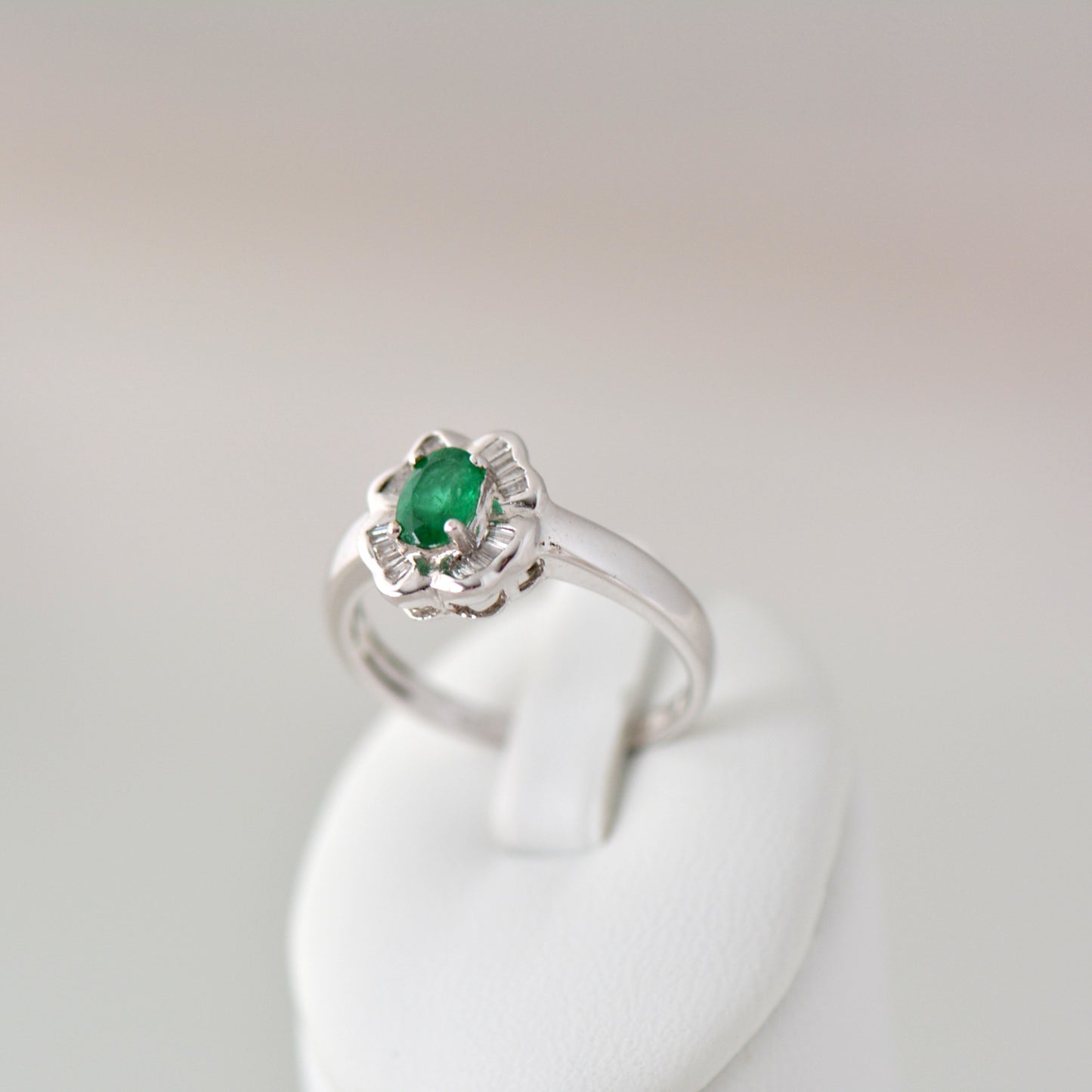 Smaragd und Diamanten