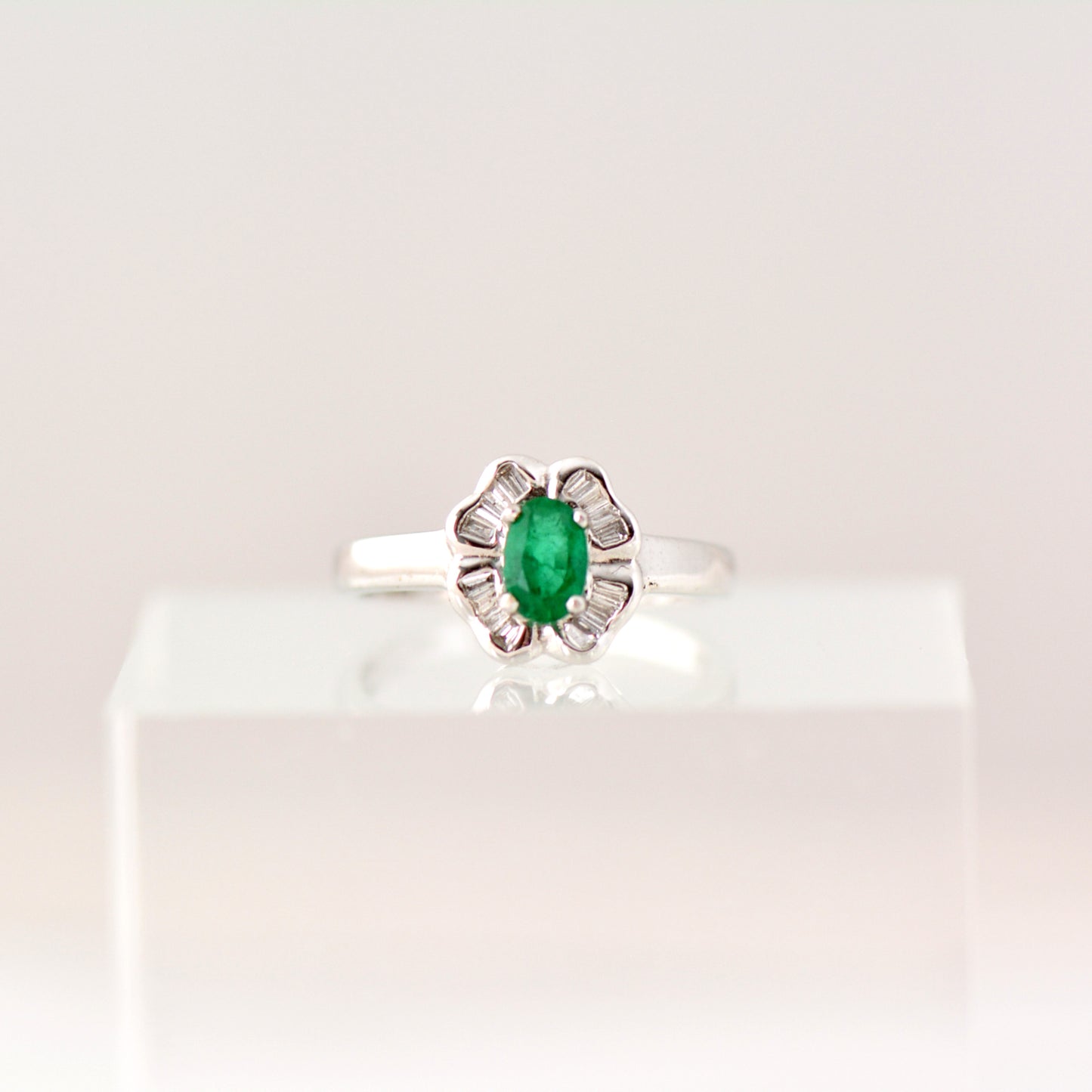 Smaragd und Diamanten