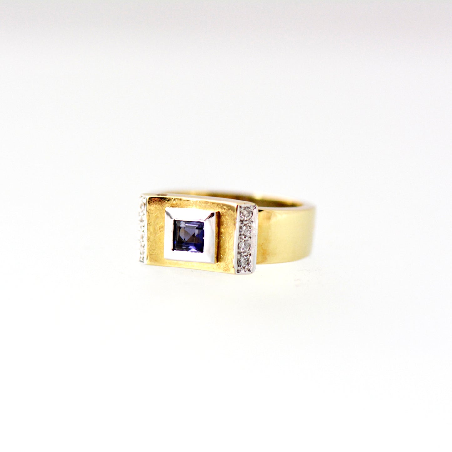 Ring with Iolite